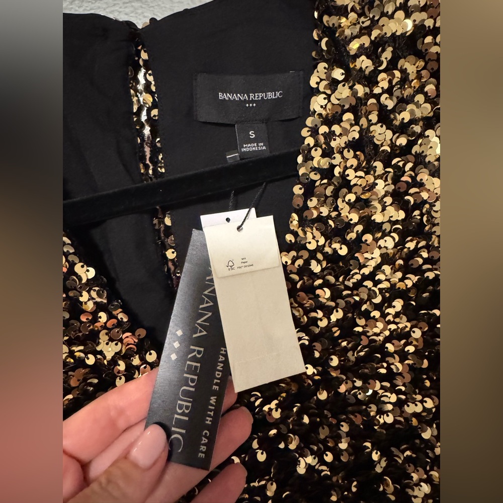Banana Republic Gold Sequin Dress - Picture 4 of 10